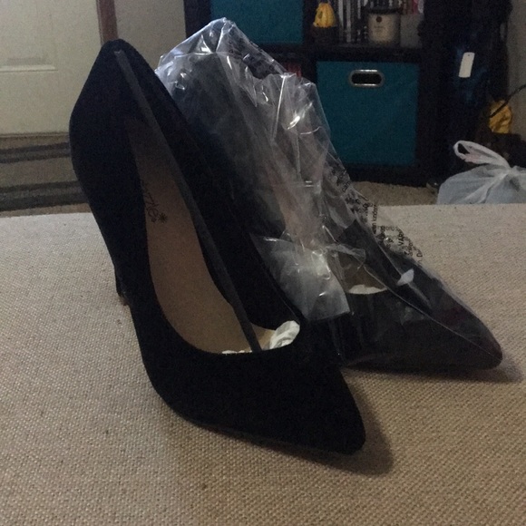 Black Pauline Pumps size 8 - Picture 1 of 3